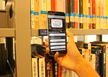 يفتح UHF RFID تجربة بيع الكتب الغامرة